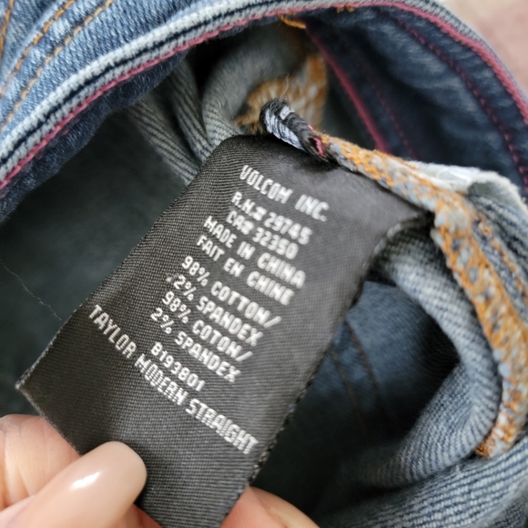 Volcom Modern Straight Low Rise Jeans Size 9 - Picture 8 of 15